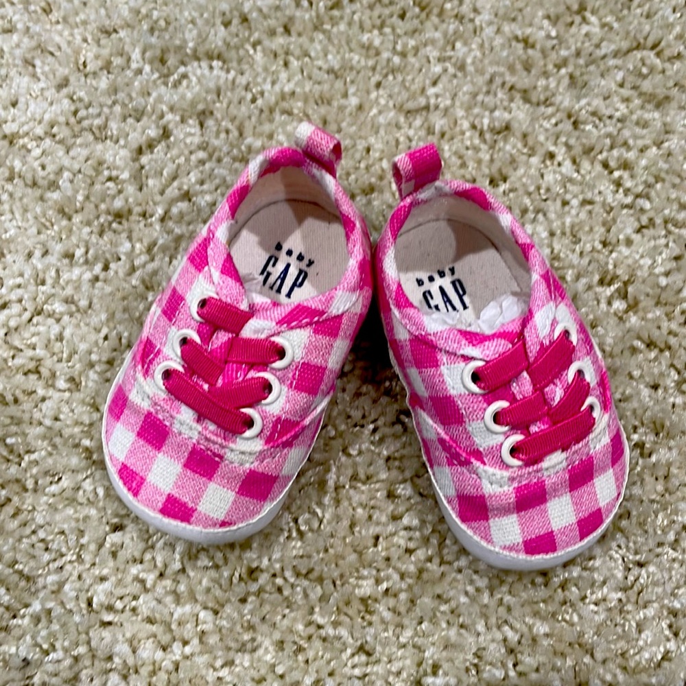 GAP baby girl pink shoes